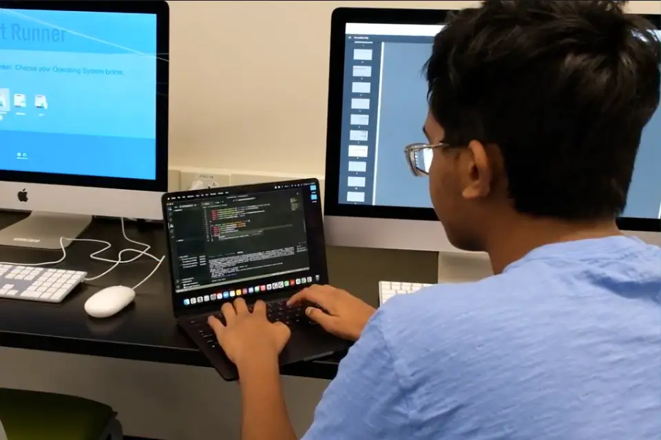 Earn co-curricular credit while gaining real-world experience! Juniors and seniors can complete 100 hours in a job, internship, or community service. It’s a chance to build skills, make professional c